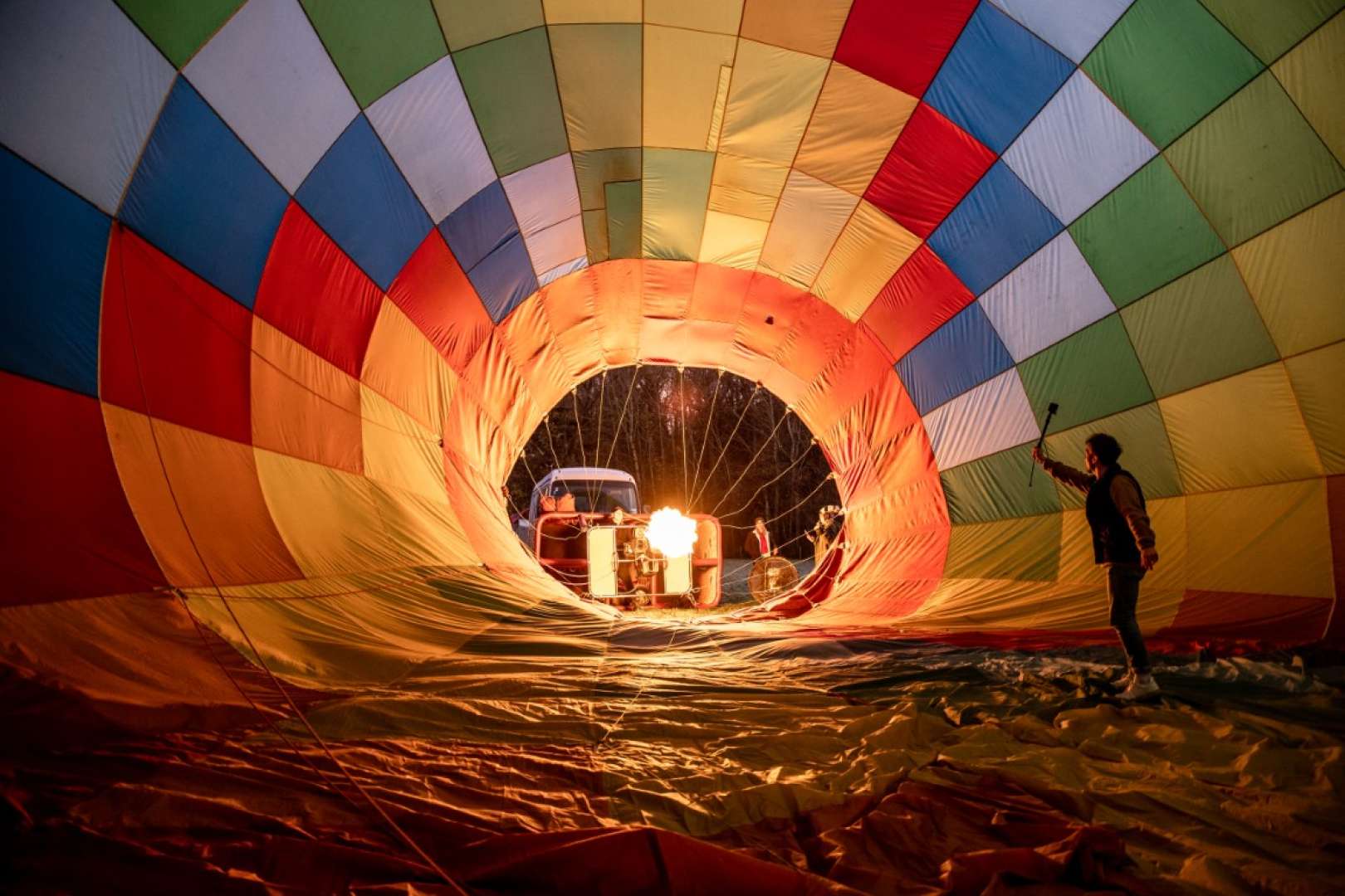 Setting up balloon after a short briefing